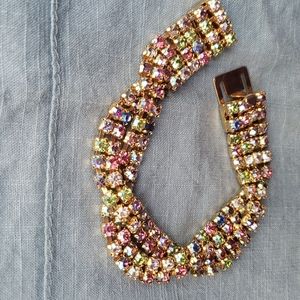 🌺🌻🍁❄5/$24 Vintage Gold metal, mutil-colored gem, fashion bracelet.
